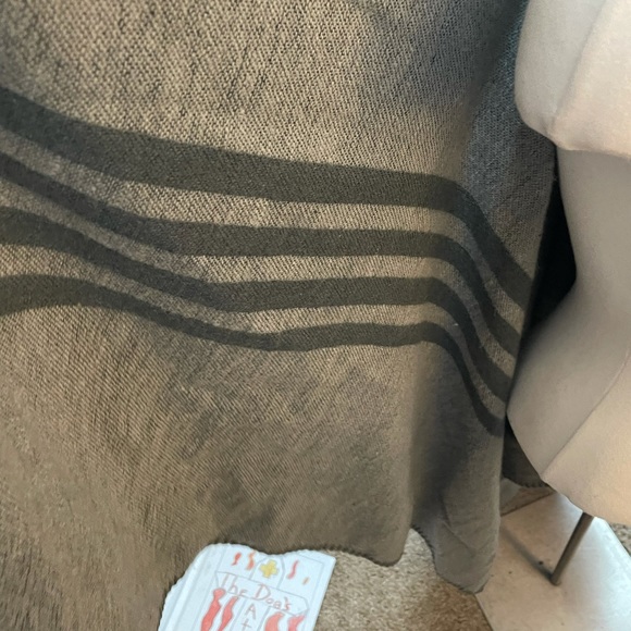 Poncho - Picture 2 of 3